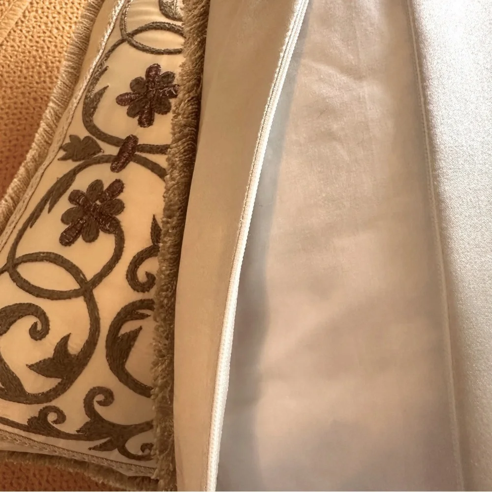 Gerry Nichol, Inc. NY NY Cushions‎ Silk Beaded Handcrafted Aubusson style